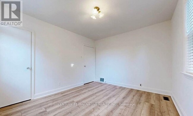 Building Photo - 18 Stamford Square S