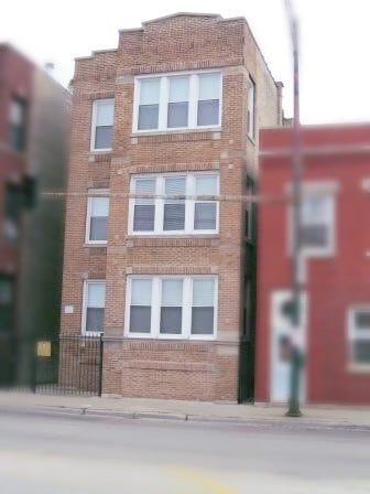 Primary Photo - 2237 W Fullerton Ave