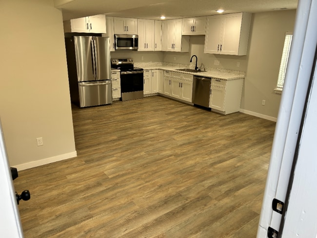 Building Photo - 3159 N Black Bear Ave
