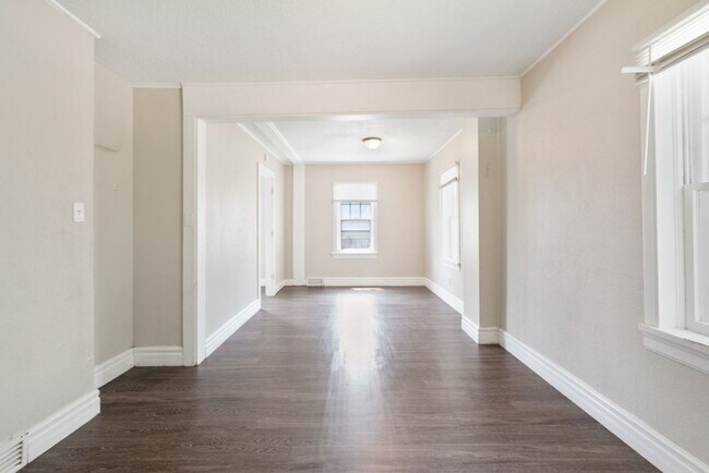 Building Photo - 1317 State St