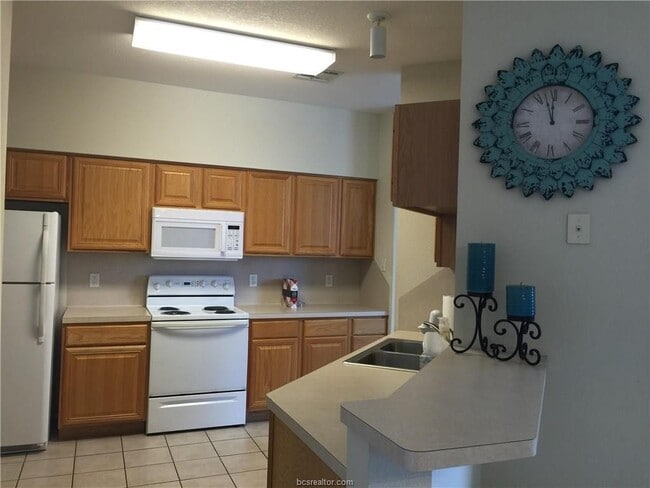 Building Photo - 213 Navarro Dr