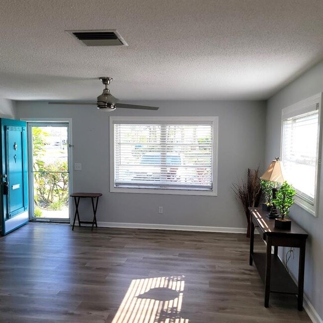 Building Photo - 4470 Mainlands Blvd W