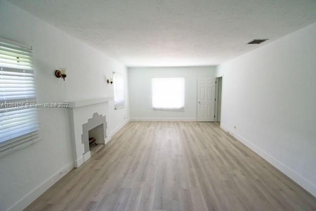 Foto del edificio - 3306 S Le Jeune Rd
