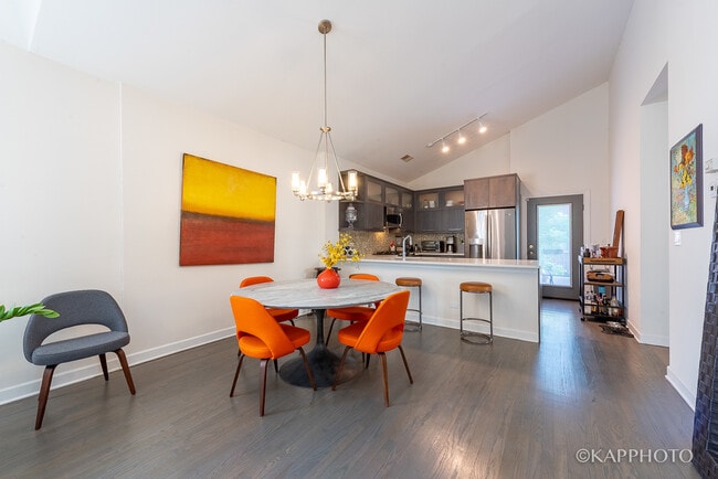 Building Photo - 1942 S Prairie Ave