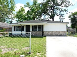 Building Photo - 8022 Woodlyn Rd
