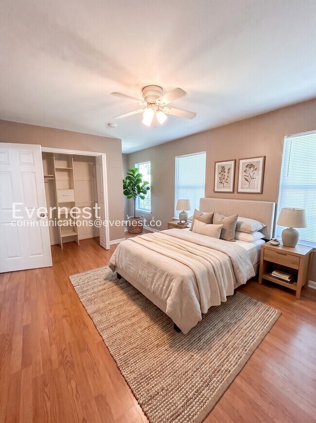 Foto del edificio - 3 Bed/1.5 Bath Home with Fenced Yard / Available Now!
