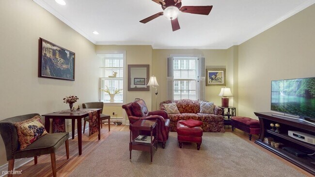 Building Photo - 1 br, 1.5 bath Condo - 70 E Scott St