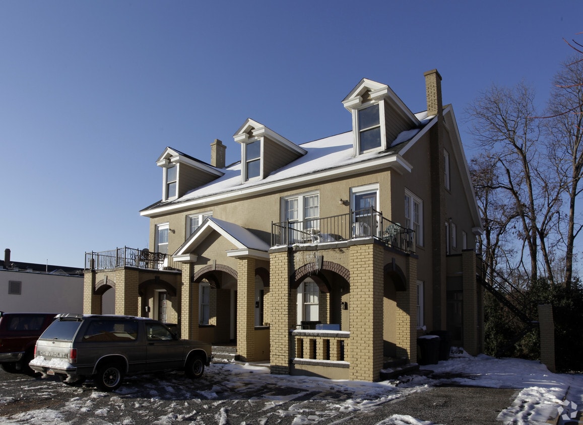 Building Photo - 1007 N Main St