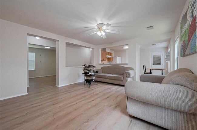 Building Photo - 8435 Westknoll Ln