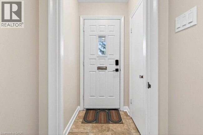 Photo du bâtiment - 42 Evergreen Ave