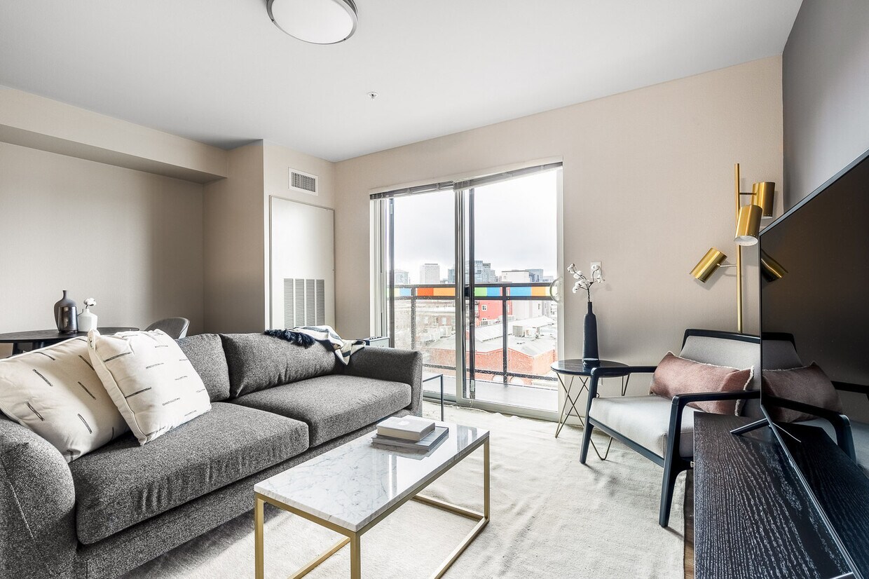 Foto principal - 215 10th Ave E