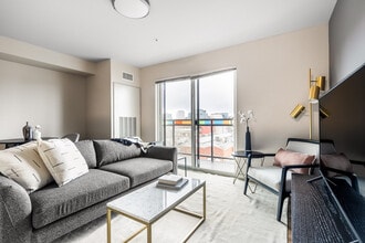 Building Photo - 215 10th Ave E