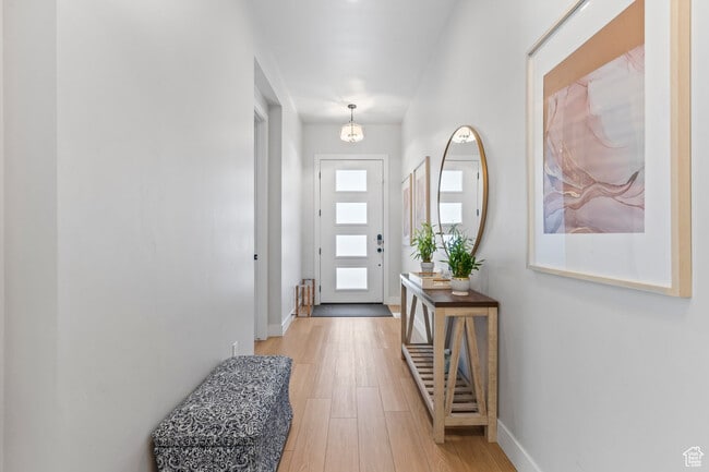 Photo - 837 S Finley Cir House