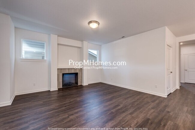 Building Photo - Beautiful Three Bedroom Home in Estacada!