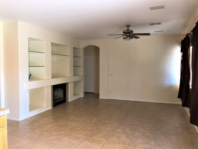 Building Photo - Beautiful Home in Lantana Ranch!