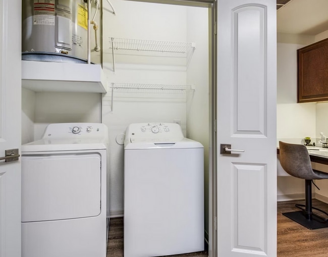 Foto del edificio - 3194 Parkwood Blvd