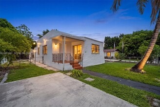 Building Photo - 1227 NW 27th St