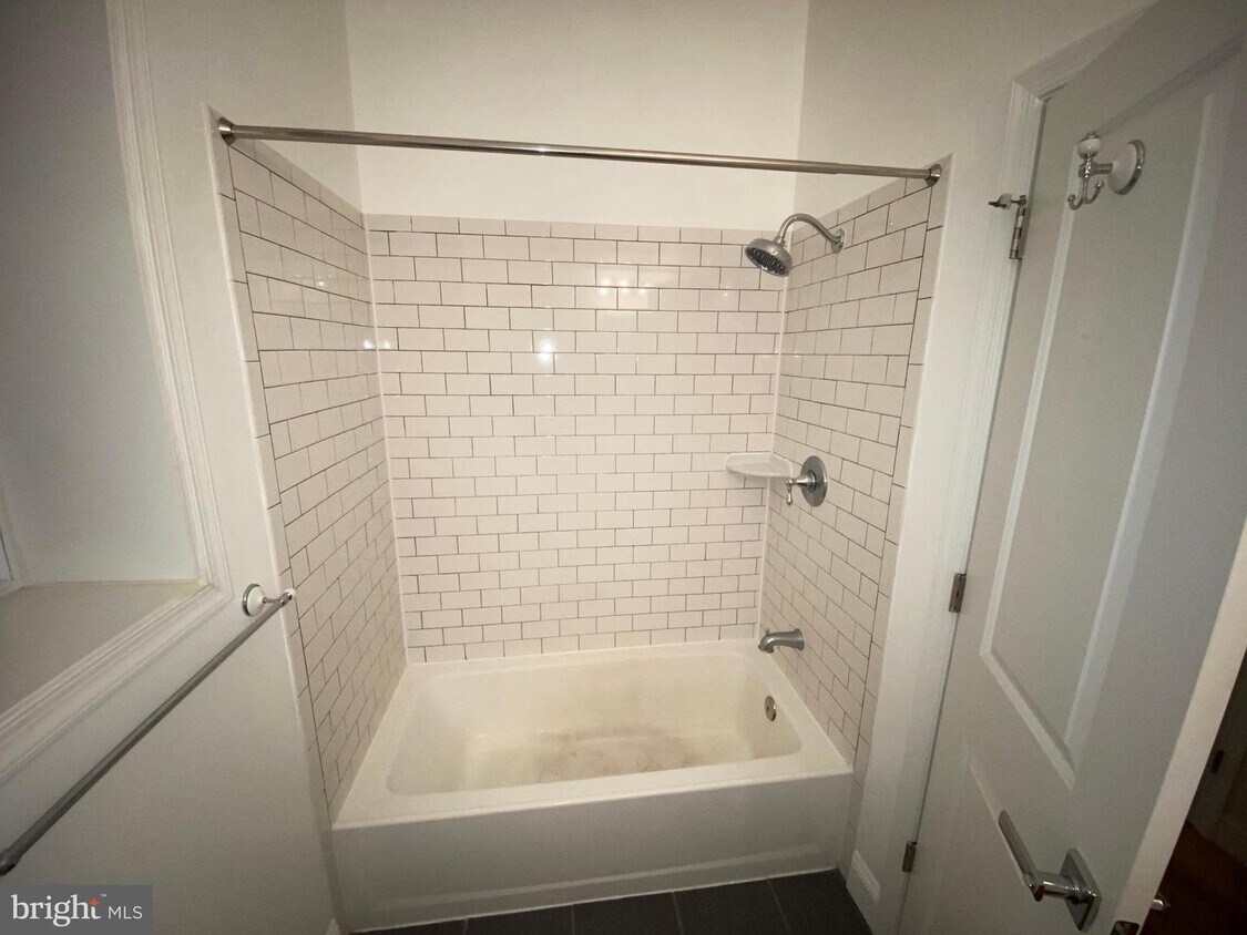 Foto principal - 1320 Harvard St NW