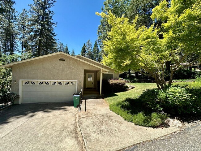 Foto del edificio - Adorable 3 Bedroom 2 Bathroom Home Just Minutes to Downtown Grass Valley
