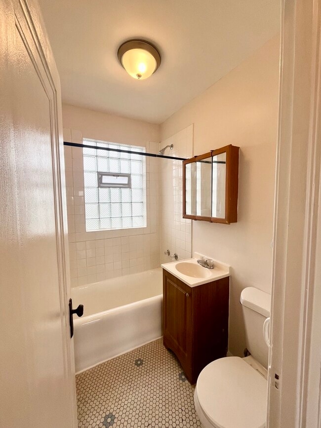 Building Photo - 5838 W Altgeld St