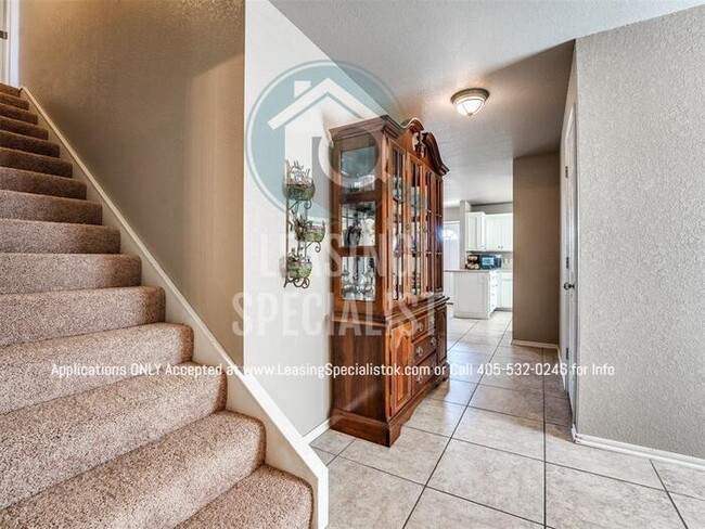 Building Photo - Stunning West Norman 3 Bed 2 Bath Townhome!