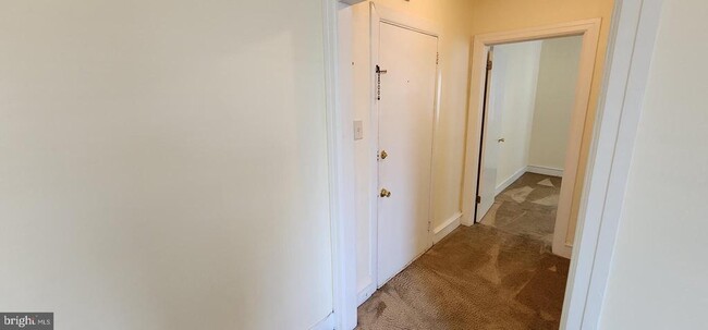 Building Photo - 33 S York Rd