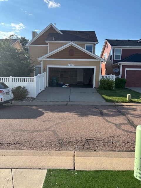 garage - 7611 Menagerie Ln