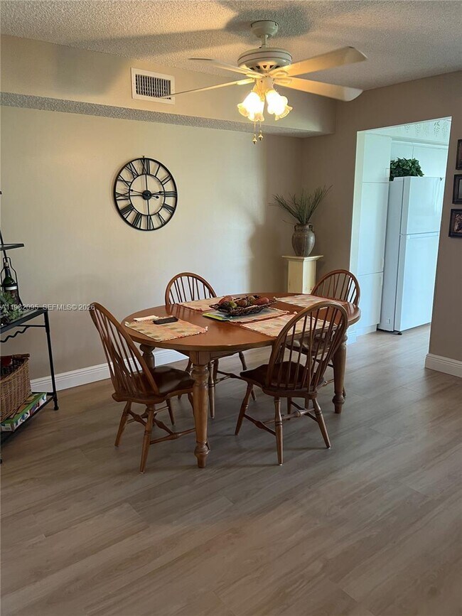 Foto del edificio - 2525 SE 19th Pl