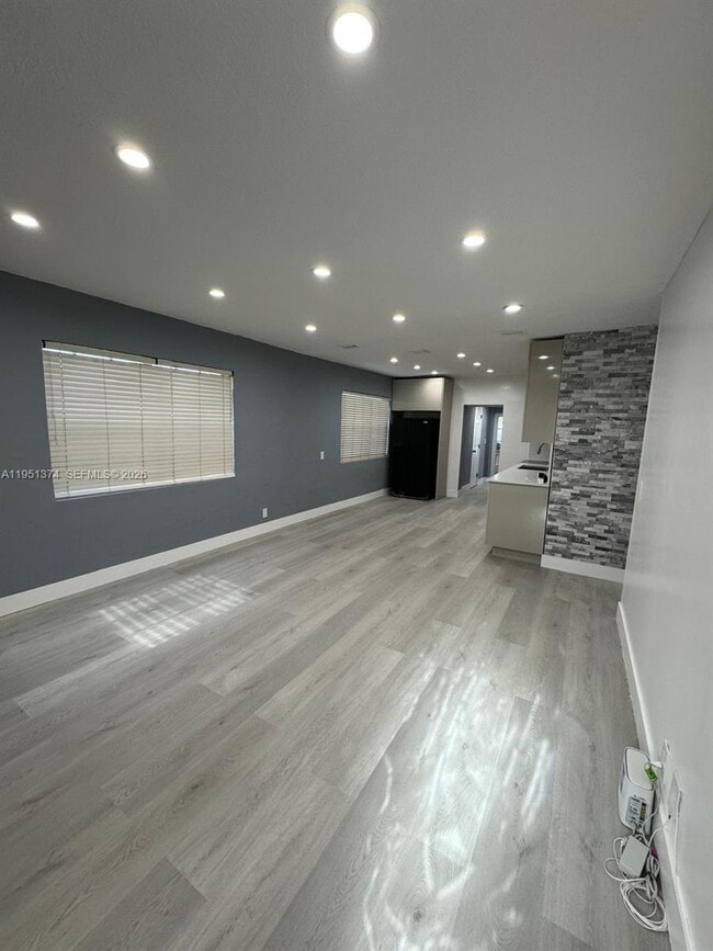 Foto del edificio - 635 N 28th Ave