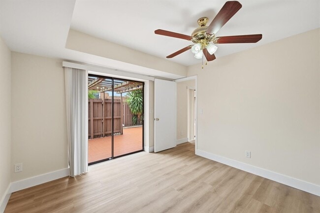 Foto del edificio - 8337 N Coral Cir