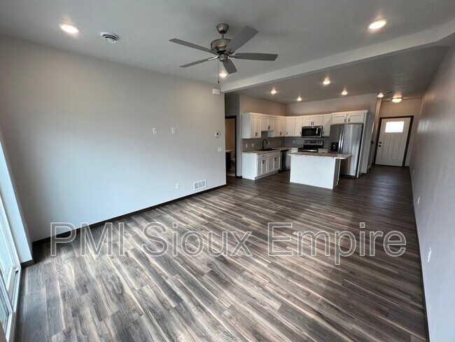 Building Photo - 3405 CHALICE Pl