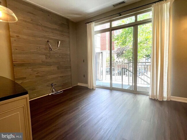 Foto del edificio - 820 N Pollard St