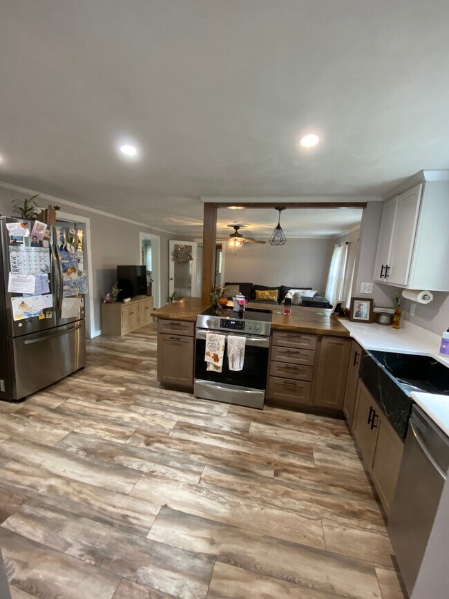 280 Lake Shore Dr, Franklin, NH 03235 House Rental in Franklin, NH