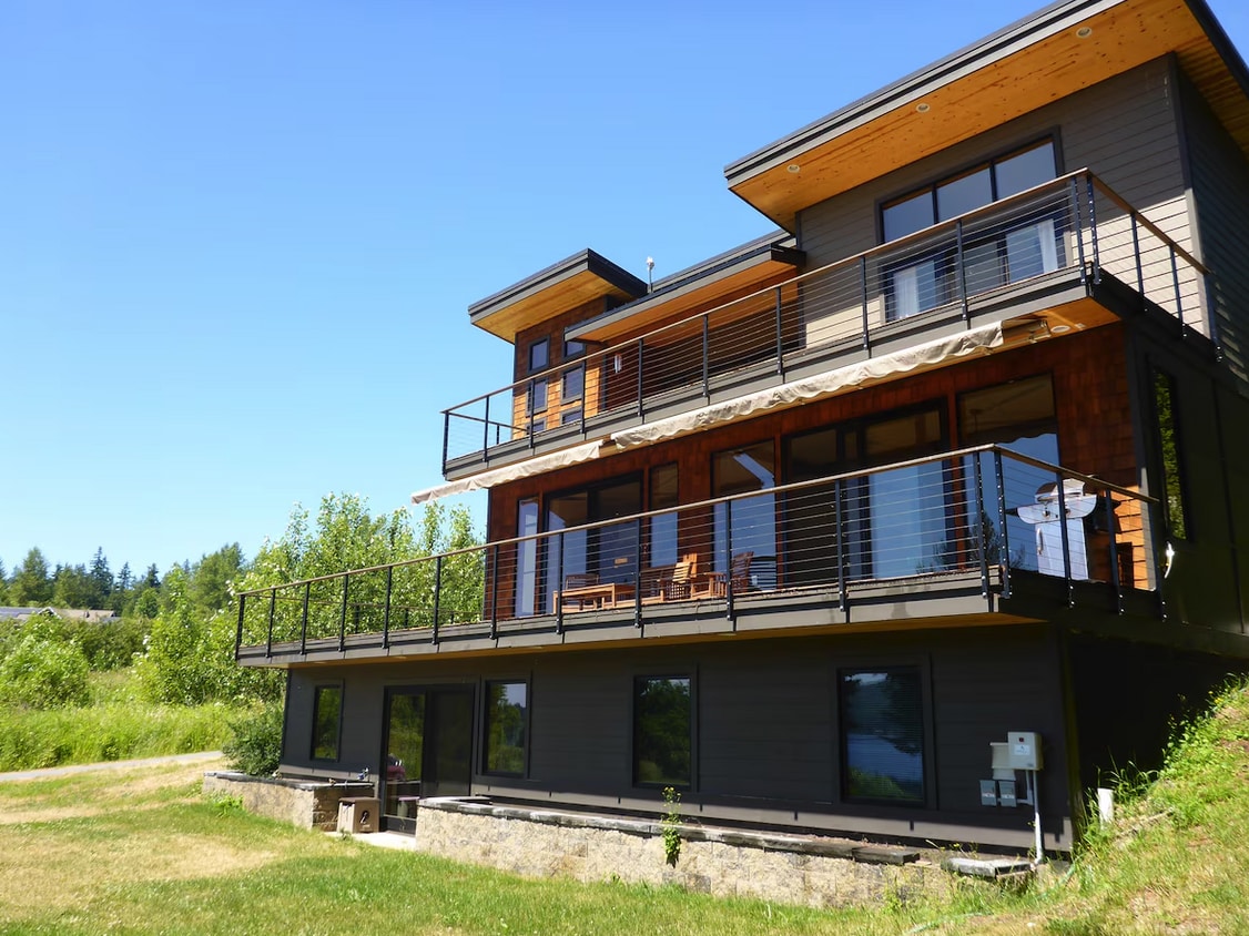 Primary Photo - Spacious 3-Bedroom Haven with 2.5 Baths on...