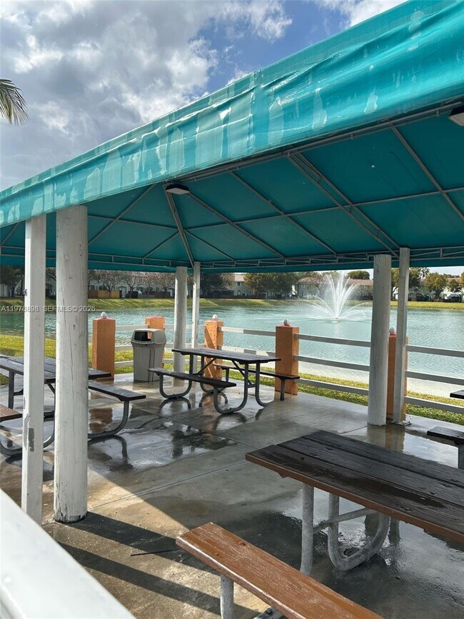 Building Photo - 2637 SE 16th Terrace