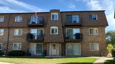 Building Photo - 9428 Bay Colony Dr