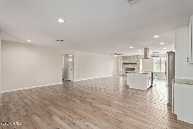 Foto del edificio - 4833 E Kathleen Rd