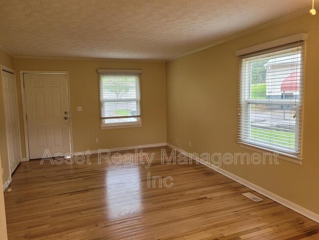 Building Photo - 101 Sheridan Cir