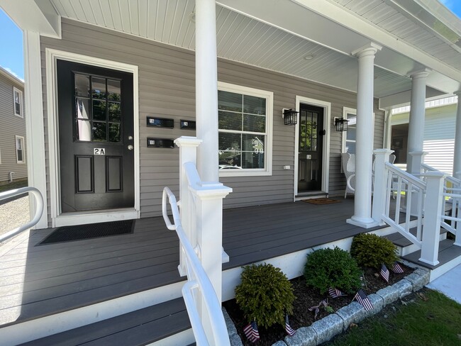 Front porch / door - 230 Greenwood Ave