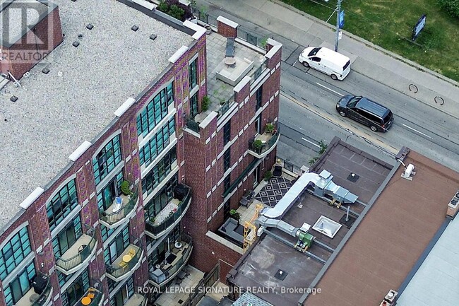 Building Photo - 901-901 Queen St W