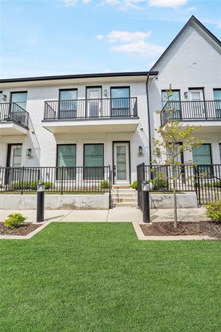Building Photo - 130 Gdn Ct W
