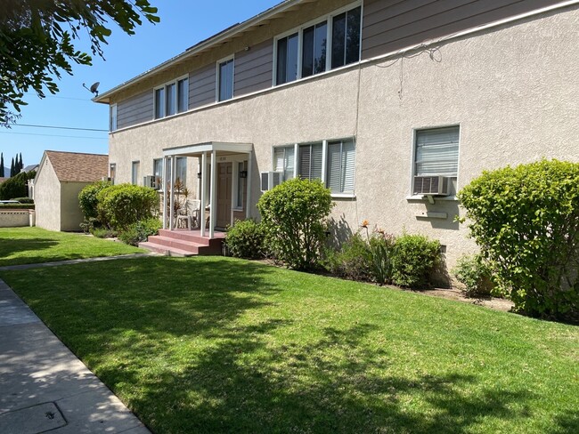Building Photo - 1830 W Glenoaks Blvd