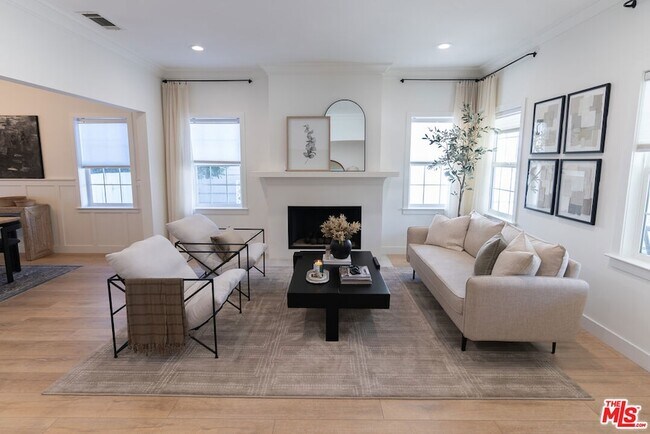 Foto del edificio - 4749 Norwich Ave