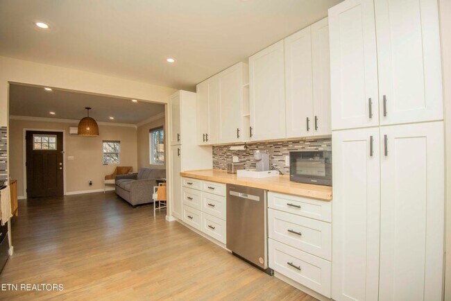 Foto del edificio - Knoxville 37914 - 2 bedroom, 1 bath home -...