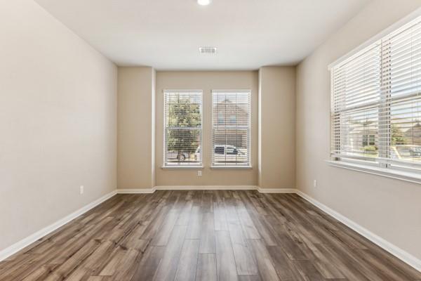 Foto del edificio - 7533 Thunder River Rd