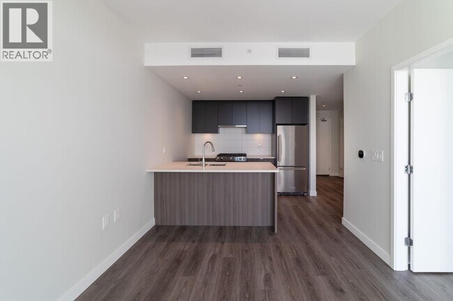 Photo du bâtiment - 3430-3430 East Kent Ave S
