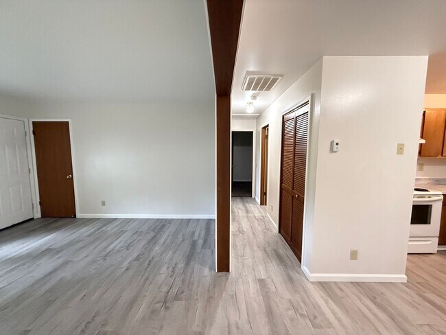 Foto del edificio - 8694-8696 Stoney Lake Rd