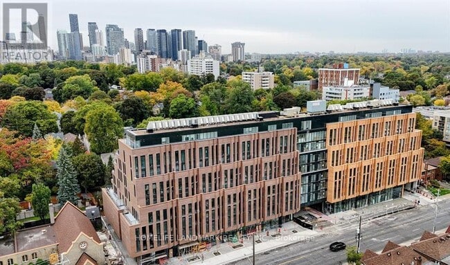 Photo du bâtiment - 1720 Bayview Ave