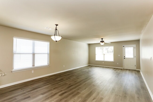 Foto del edificio - 270 Eagles Pkwy