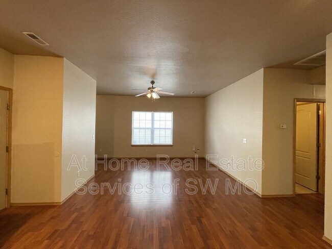 Building Photo - 662 Rilynn Ave